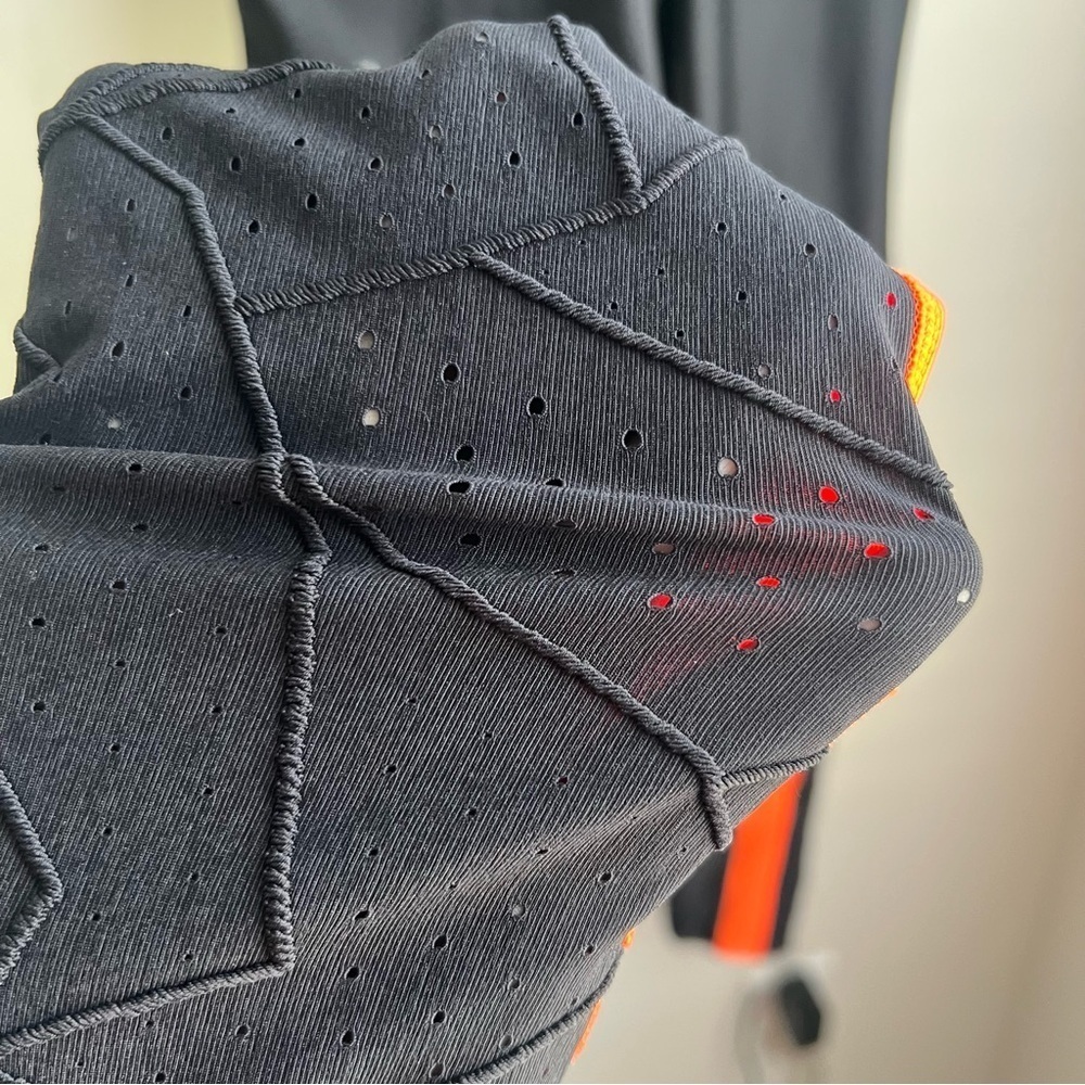 Under Armour HEATGEAR Compression Leggings w/ Cutout Details - Small - Picture 4 of 10